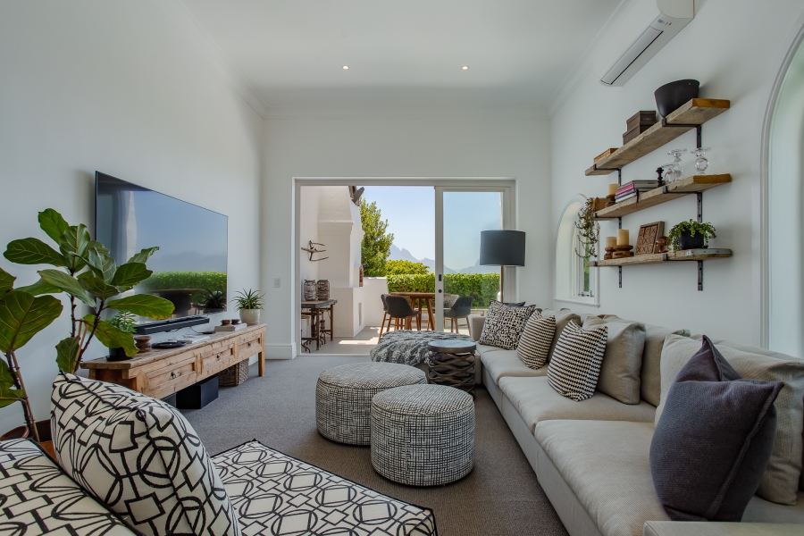 4 Bedroom Property for Sale in Devonvallei Western Cape